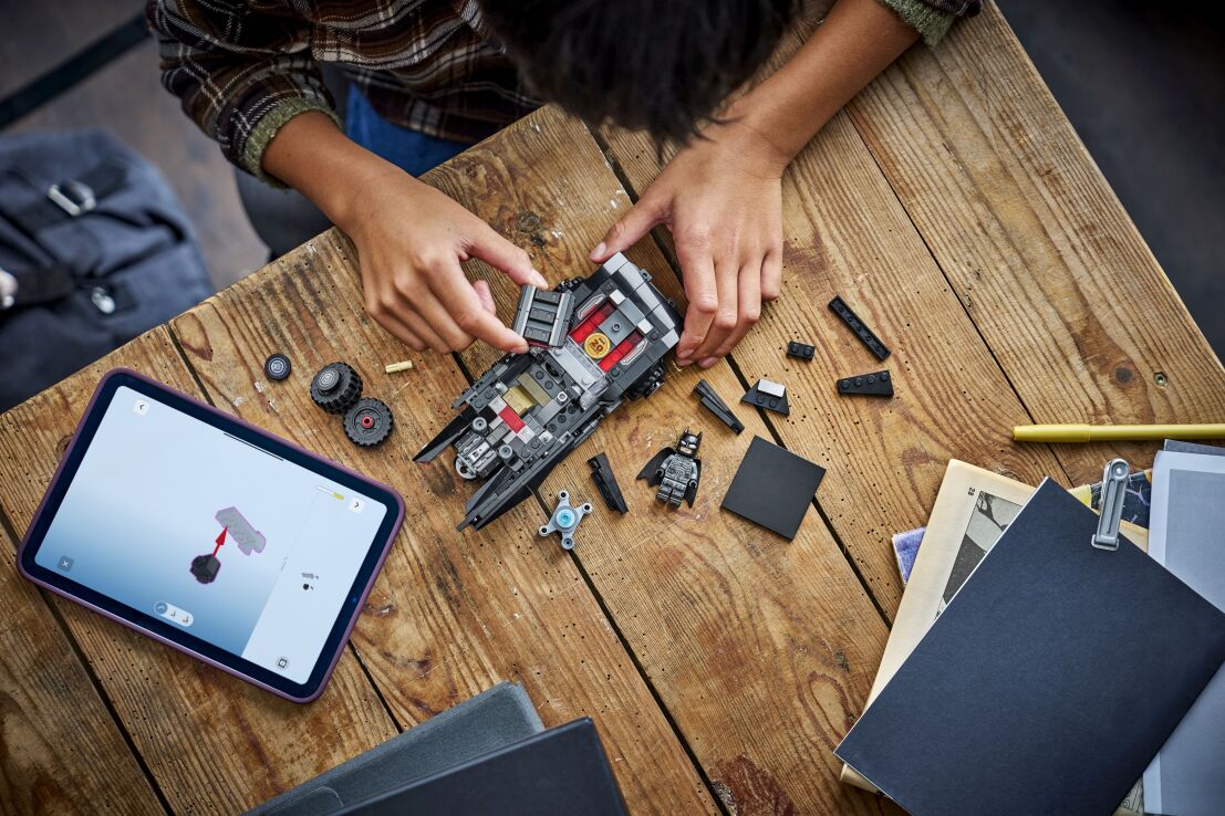 LEGO Super Heroes The Batman Batmobile (76332) (2)