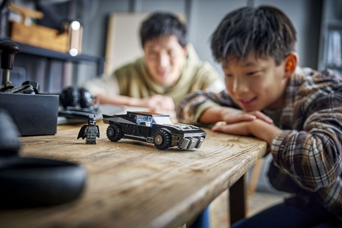 LEGO Super Heroes The Batman Batmobile (76332) (3)