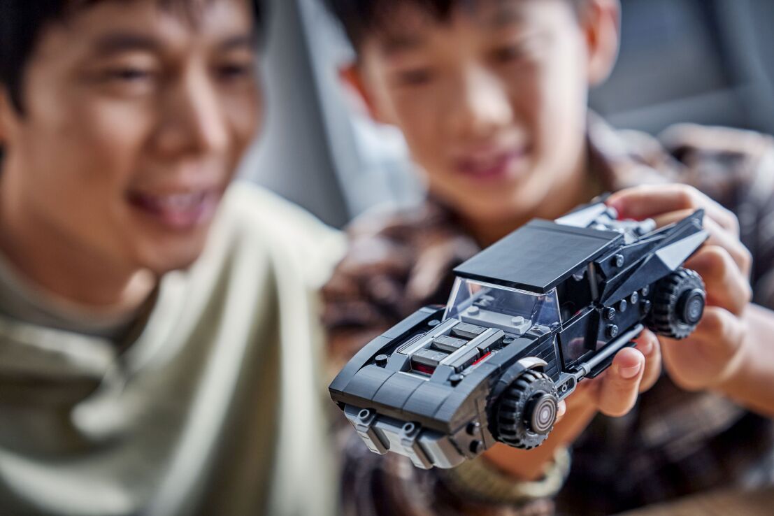 LEGO Super Heroes The Batman Batmobile (76332) (4)