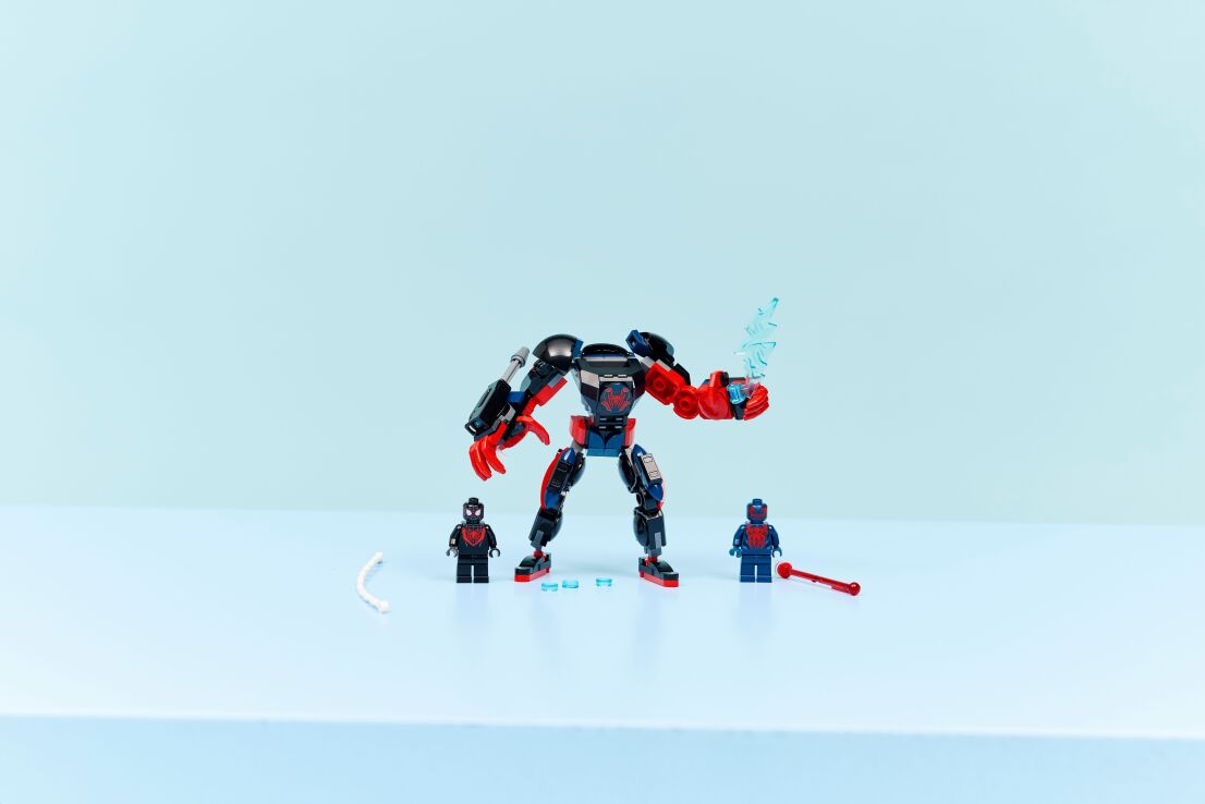 LEGO Super Heroes Miles Morales vs. Spider-Man 2099 (76337) (10)