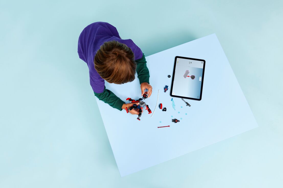 LEGO Super Heroes Miles Morales vs. Spider-Man 2099 (76337) (5)