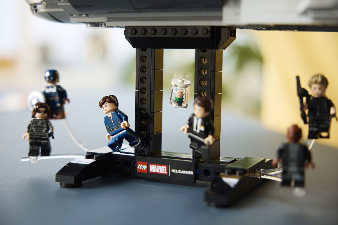 LEGO® Super Heroes S.H.I.E.L.D. Helicarrier (76354) (11)