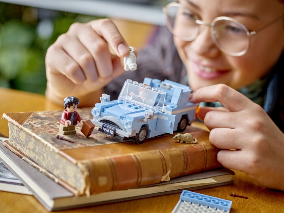 LEGO Harry Potter Flying Ford Anglia (76424) (4)