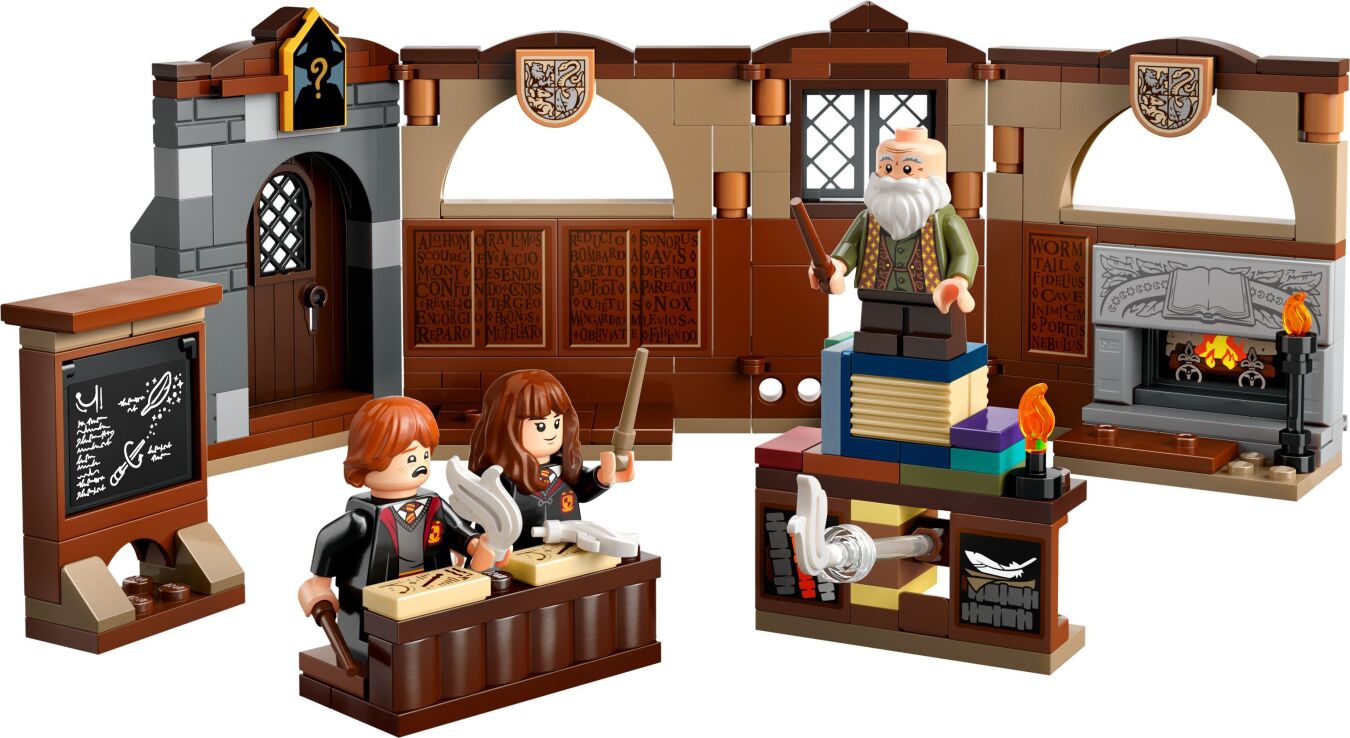 LEGO Harry Potter Hogwarts Castle: Charms Class (76442) (1)
