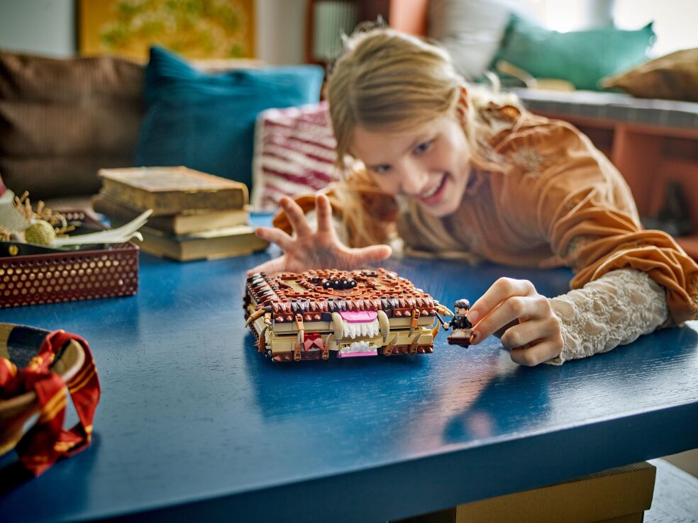 LEGO Harry Potter Chomping Monster Book Of Monsters (76449) (6)