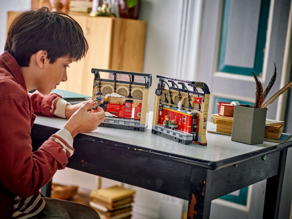 LEGO Harry Potter Book Nook: Hogwarts Express (76450) (7)