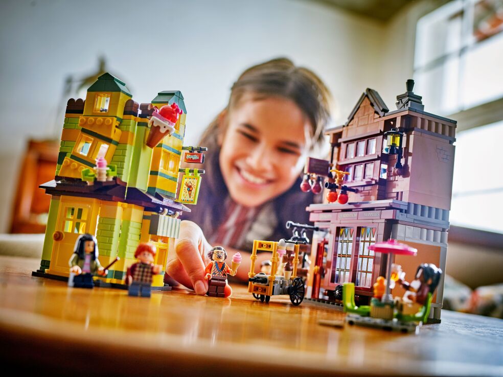 LEGO Harry Potter Quality Quidditch Supplies & Ice Cream Parlour (76452) (8)