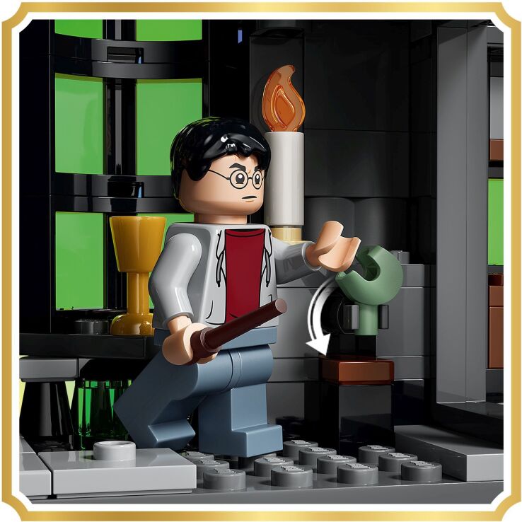 LEGO® Harry Potter Knockturn Alley Wizarding Shops (76471) (5)