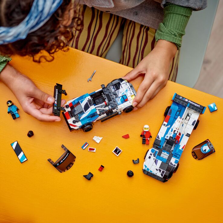 LEGO Speed Champions BWM M4 GT3 & BMW M Hybrid V8 Race Cars (76922) (4)