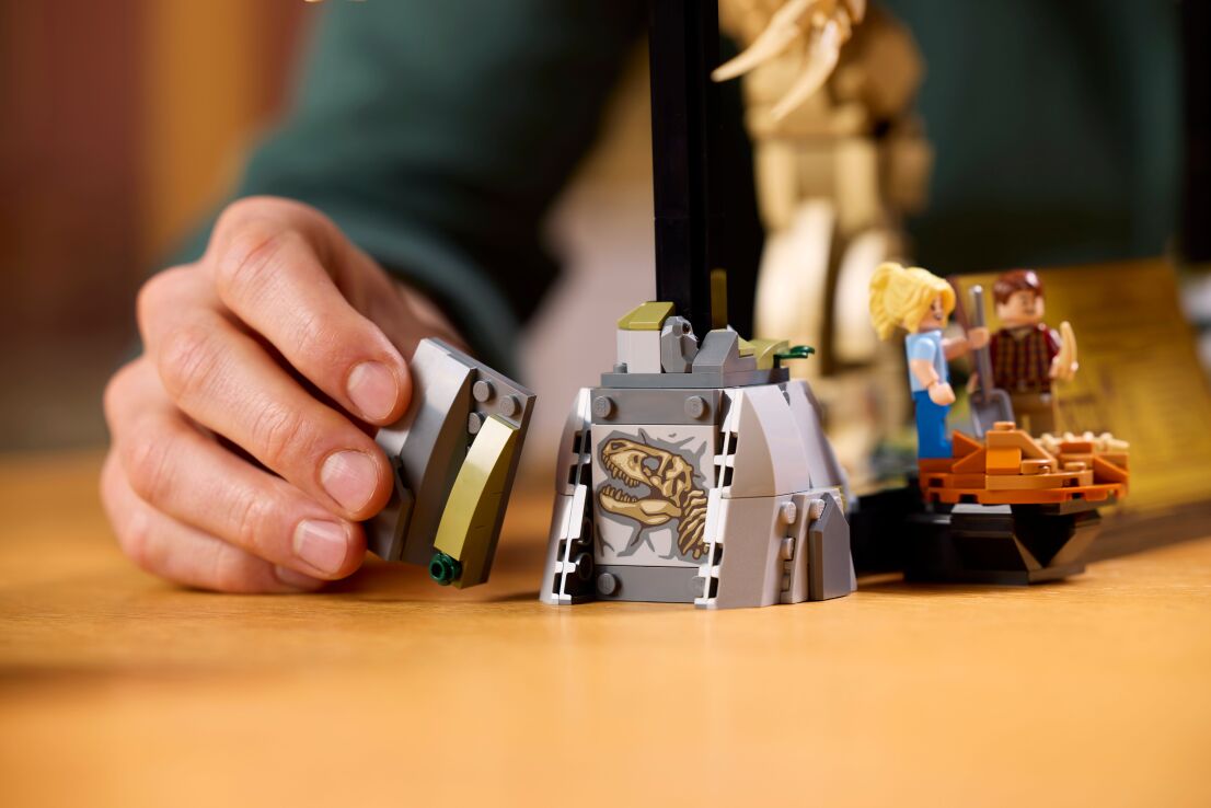 LEGO Jurassic World Dinosaur Fossils: T.Rex (76968) (8)