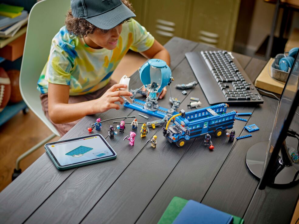 LEGO Fortnite Battle Bus (77073) (5)