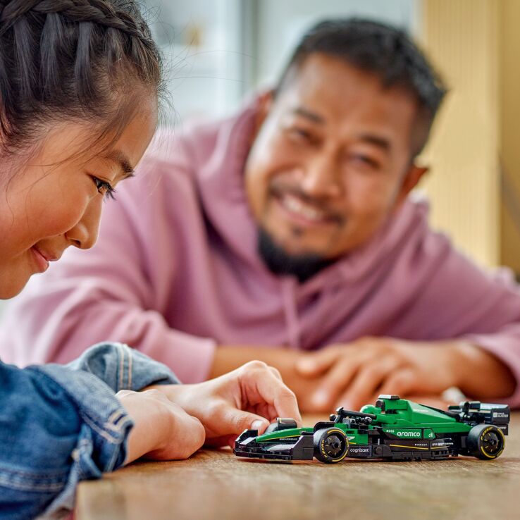 LEGO Speed Champions Aston Martin Aramco F1 AMR24 Race Car (77245) (6)