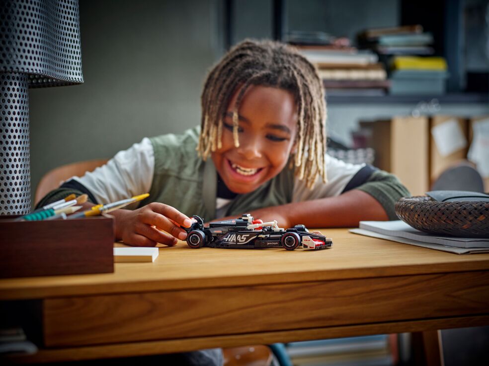 LEGO Speed Champions Moneygram Haas F1 Team VF-24 Race Car (77250) (7)