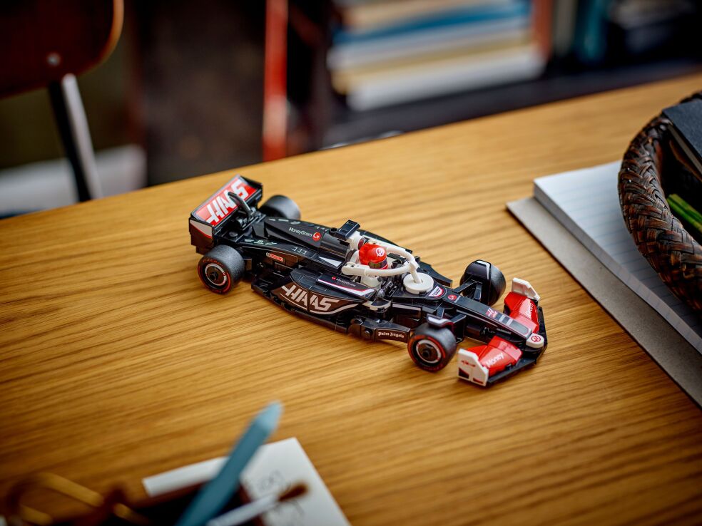 LEGO Speed Champions Moneygram Haas F1 Team VF-24 Race Car (77250) (8)