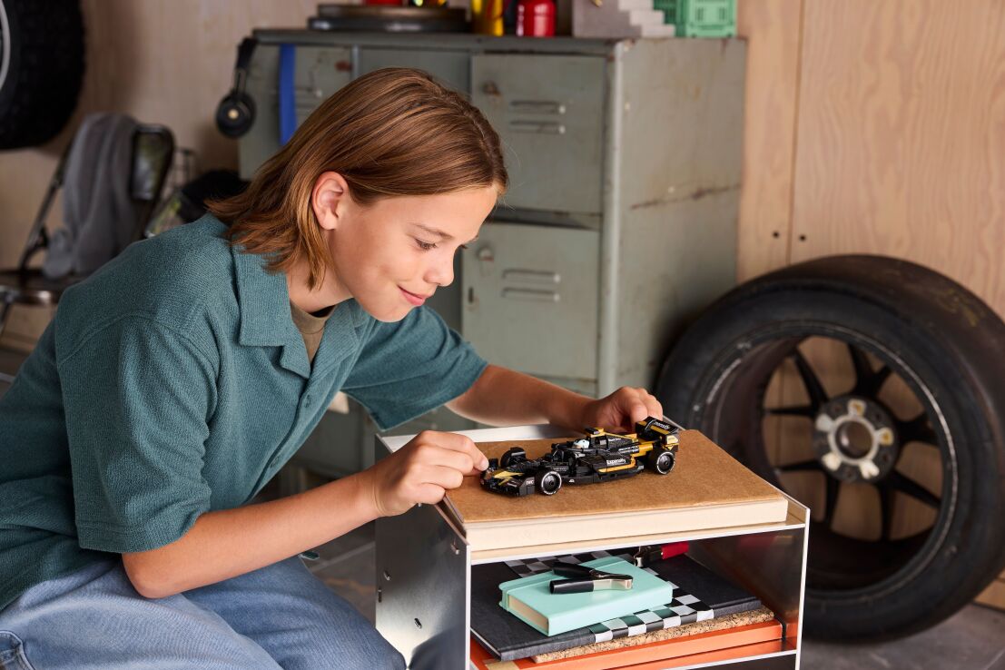 LEGO Speed Champions APXGP Team Race Car From F1 The Movie (77252) (7)