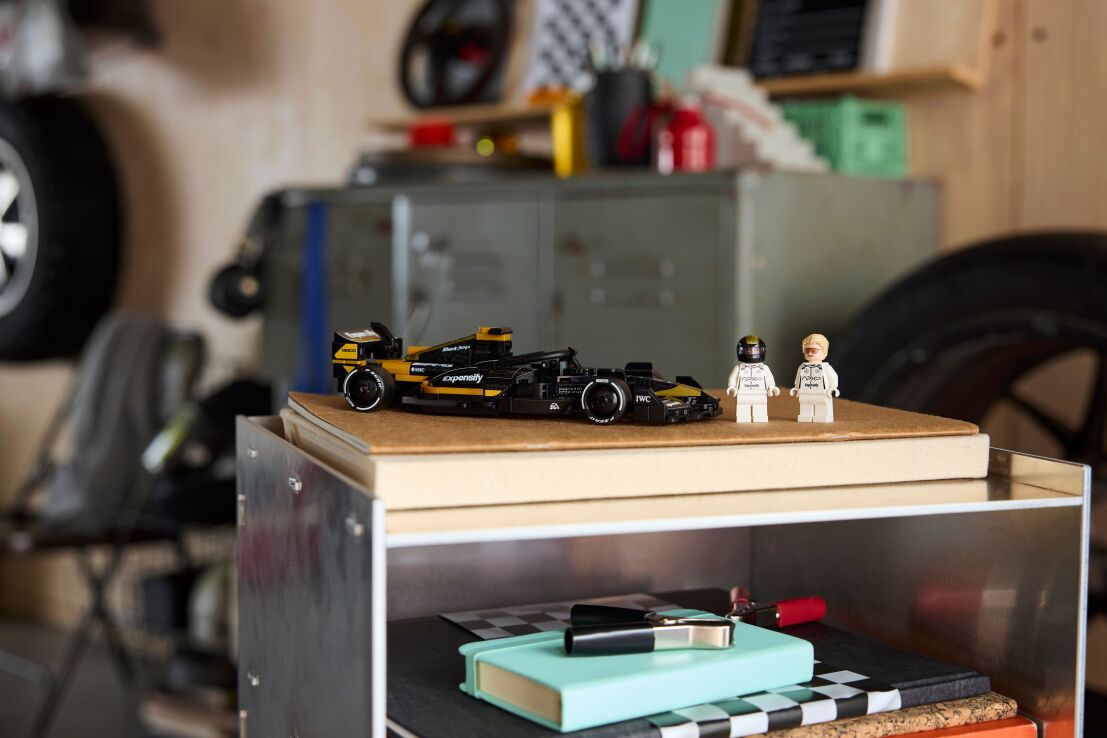 LEGO Speed Champions APXGP Team Race Car From F1 The Movie (77252) (8)