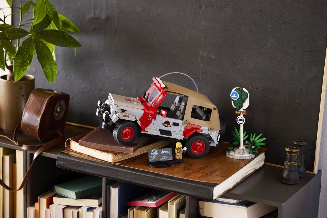LEGO® Jurassic World Jurassic Jeep Wrangler (77984) (10)