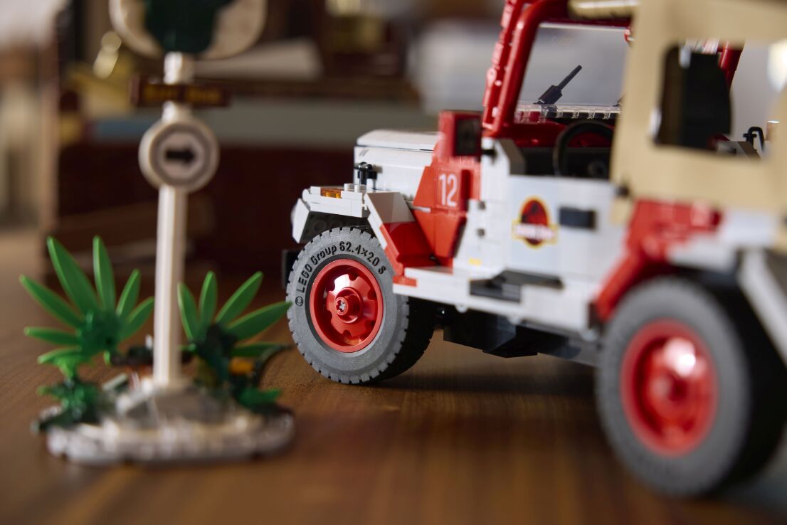 LEGO® Jurassic World Jurassic Jeep Wrangler (77984) (5)