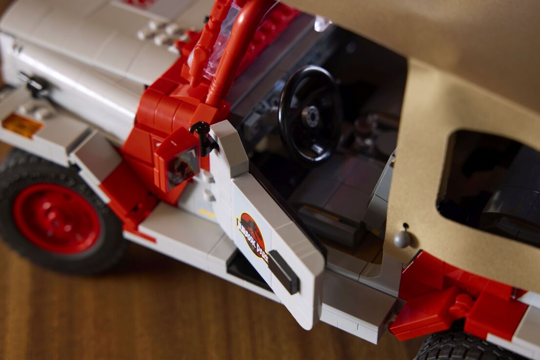 LEGO® Jurassic World Jurassic Jeep Wrangler (77984) (7)