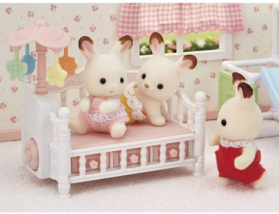 Sylvanian Families Crib With Mobile (5534) (3)