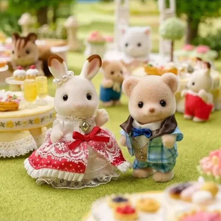 Sylvanian Families Anniversary Set-Freya & Theo (5843) (2)